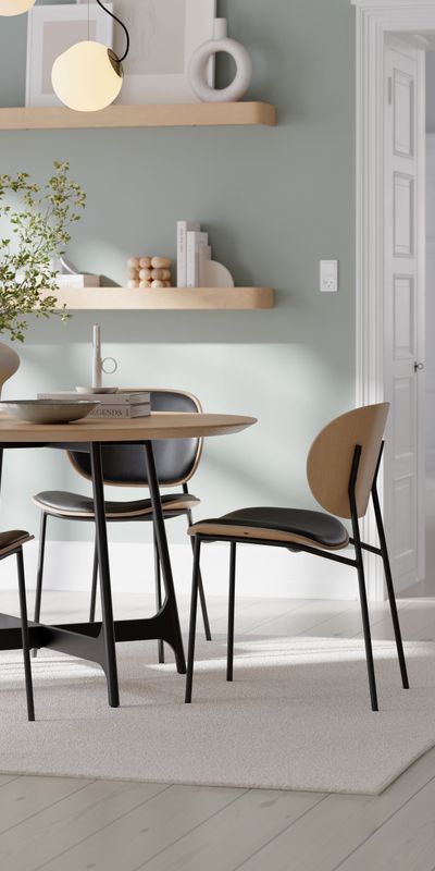 Clementina Chairs Whitewashed Oak W Raven Black Faux Leather 100300121 Around Ooid Round Table Whitewashed Oak 400900118 400900114 Lifestyle 3